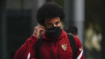 Koundé jugará hoy, es baja en el derbi.