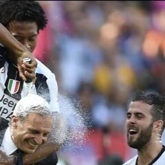 Cuadrado lo vuelve hacer: ¡Baño de espuma a Allegri!