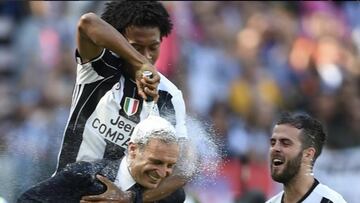 Cuadrado lo vuelve hacer: ¡Baño de espuma a Allegri!