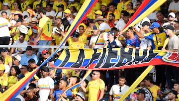 BARRANQUILLA, COLOMBIA - JUNE 06: Fans of Colombia cheer during the FIFA World Cup 2026 South American Qualifier match between Colombia and Peru at Roberto Melendez Metropolitan Stadium on June 06, 2025 in Barranquilla, Colombia. (Photo by Gabriel Aponte/Getty Images)