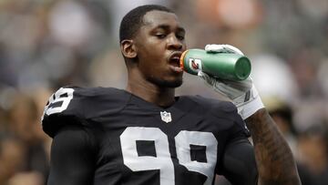 Smith no juega football desde la campaña de 2015, cuando pertenecía a Oakland Raiders. El DE llegó este año a Dallas, en la agencia libre.