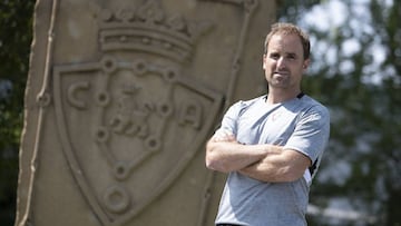 Jagoba Arrasate posa para un medio gráfico.