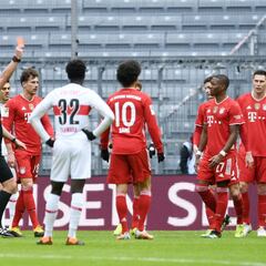 Dos partidos de sanción a Alphonso Davies tras su expulsión ante el Stuttgart