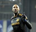Anelka deja al Chelsea con pie y medio en cuartos