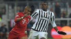 Paul Pogba y Douglas Costa enfrent&aacute;ndose en un Juventus-Bayern. 
