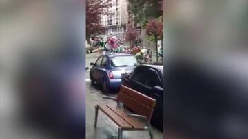 Pudo ser una tragedia y de las gordas: ¿A quién se lo ocurre poner un coche ahí?