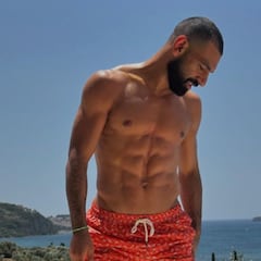 Salah arrasa en redes con su nuevo look y sus abdominales: “Un ejemplo de que los hombres mejoran con la edad”