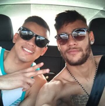 Neymar ha subido varias fotos de sus vacaciones en Brasil.