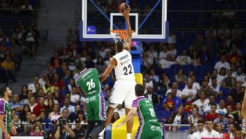 Walter Tavares realiza un mate ante Lessort.
