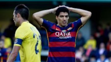 Luis Su&aacute;rez se lamenta durante el partido contra el Villarreal. 