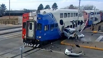 Deja su coche en la vía del tren y lo que hace después es el fail del año: 100.000$ ha costado