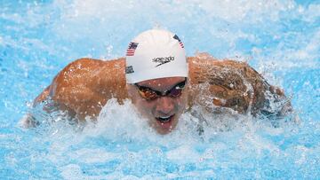 El nadador de Estados Unidos, Caeleb Dressel, rompi&oacute; su propio r&eacute;cord mundial y venci&oacute; a Krist&oacute;f Milak para ganar la medalla de oro en 100 mariposa.