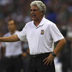 Ricardo Ferretti pierde el bigote tras el título de Tigres