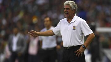 Ricardo Ferretti pierde el bigote tras el título de Tigres