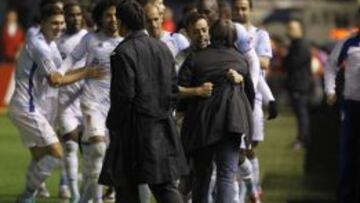 Dani Ben&iacute;tez celebr&oacute; con Anquela su primer gol como jugador en Primera.