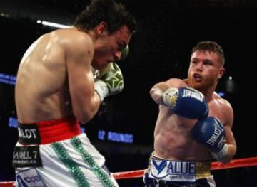 El dominio aplastante de Canelo sobre Chávez Jr. en imágenes