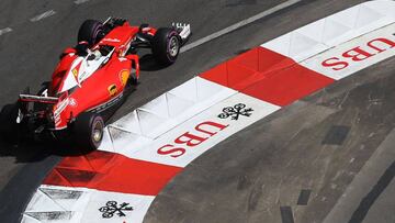 Vettel con el Ferrari en Mónaco.