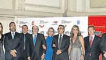 <b>EN SOCIEDAD. </b>Algunos de los participantes en la presentación.