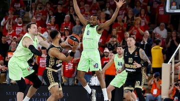 MONACO (Monaco), 25/04/2025.- Elie Okobo (L) of AS Monaco and Kevin Punter (R) of Barcelona in action during the Euroleague playoff game 2 basketball match between AS Monaco and FC Barcelona, in Monaco, 25 April 2025. (Baloncesto, Euroliga) EFE/EPA/SEBASTIEN NOGIER