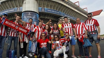 Aficionados del Atl&eacute;tico en San Siro.