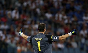 UEFA Champions League Qualifying Play-Off Second Legs - Olympic stadium, Rome, Italy - 23/8/2016. FC Porto's goalkeeper Iker Casillas reacts during the match against AS Roma.