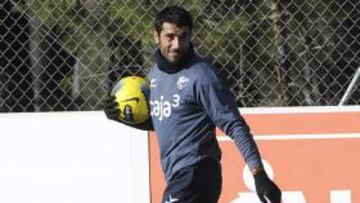 <b>DUDA. </b>Rafel Sastre, en el entrenamiento de ayer en el IES Pirámide.