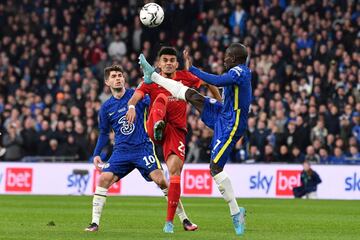 El extremo colombiano fue titular en el equipo de Klopp y jugó 97 minutos. En sus primeros 28 días en Inglaterra, ya consiguió su primer trofeo.