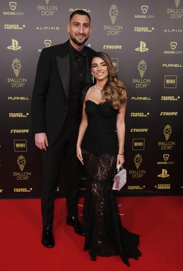 Gianluigi Donnarumma con su novia.