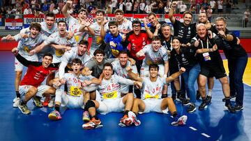 Los Hispanos sub-19 celebran su triunfo ante Croacia el viernes en semifinales del Mundial.