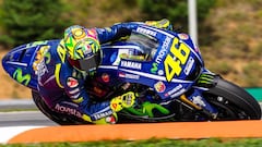 Rossi estrena el carenado Yamaha con el mejor tiempo