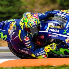 Rossi estrena el carenado Yamaha con el mejor tiempo