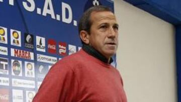 <b>ARROPADO.</b> El entrenador del Getafe, Víctor Muñoz ha afirmado en rueda de prensa que cree que sus jugadores le apoyan, aunque ha matizado que en un grupo siempre hay algunos que piensan diferente.