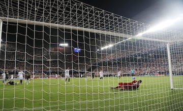 Wojciech Szczęsny detuvo un penalti lanzado por Dani Parejo.