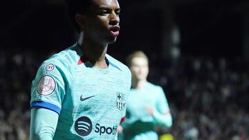 Barcelona's Spanish defender #03 Alejandro Balde celebrates scoring his team's third goal during the Spanish Copa del Rey (King's Cup) football match between Unionistas de Salamanca CF and FC Barcelona at Reina Sofia municipal stadium in Salamanca on January 18, 2024. (Photo by CESAR MANSO / AFP)