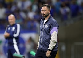 Davide se complica el futuro