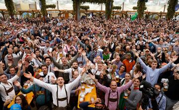 Desde el sábado 17 de septiembre hasta el 3 de octubre se celebrará el Oktoberfest 2022, una de las fiestas más populares mundo. Es la celebración por excelencia de los amantes de la cerveza y la comida bávara.