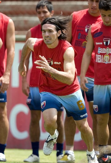 El Jerry jugó para varios equipos en el futbol mexicano, pues tuvo una carrera de poco más de 17 años. Para el año 2004, siendo jugador del Atlas, recibe el llamado para viajar a Atenas con el Tri Sub23