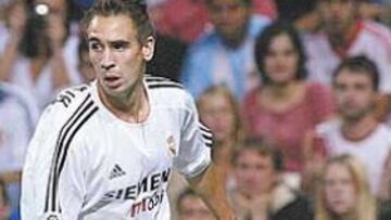 <b>TIENE UN PUESTO</B>. Borja jugará hoy con Guti en el centro del campo.