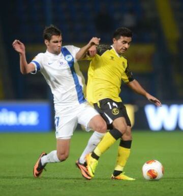 Slovan Liberec-Sevilla. Lubos Husek y Bryan Rabello.