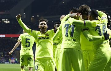 Messi celebrando el Gol 1-1 de Dembélé