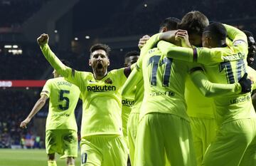 Messi celebrando el Gol 1-1 de Dembélé 

