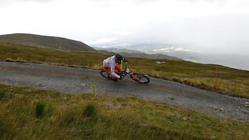 Spain's Angel Suarez Alonso competes in the men's elite mountain bike downhill final at the Nevis Range Mountain Resort, near Fort William in the Scottish Highlands, during the UCI Cycling World Championships in Scotland on August 5, 2023. (Photo by ANDY BUCHANAN / AFP)