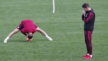 Simeone, durante el entrenamiento ayer.