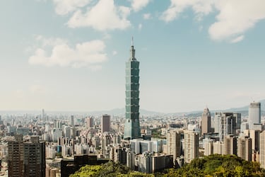 El edificio más emblemático de la isla de Taiwan (China). Sus 508 metros de altura, divididos en 101 pisos (de ahí el nombre de la Torre) le hacen ser el rascacielos más alto de esta isla.