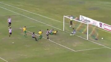 Espectacular serie de atajadas en la tercera división de Brasil