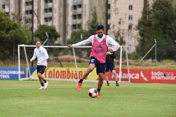 La Selección Colombia continúa su preparación para el primer partido de Eliminatoria ante Bolivia. Reinaldo Rueda trabaja con Juanfer, Wilmar Barrios y los jugadores del FPC. 