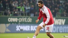 EPA6420. BREMEN (ALEMANIA), 12/03/2018.- El jugador peruano del Colonia Claudio Pizarro calienta antes del partido de la Bundesliga alemana disputado ante el Werder Bremen, en Bremen, el 12 de marzo del 2018. EFE/Focke Strangmann ATENCI&Oacute;N: DEBIDO A