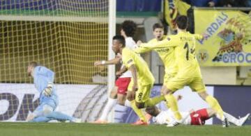 1-0. Uche marcó el primer tanto.