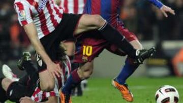 <b>LA POLÉMICA. </b>Javi Martínez hizo penalti a Messi, después de una excepcional jugada del argentino.