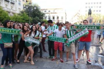 Celebración en las calles de córdoba por el ascenso de su equipo a primera división